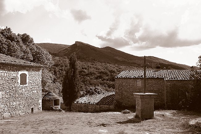 CRW_1337 Hamlet of Sivergues.tif